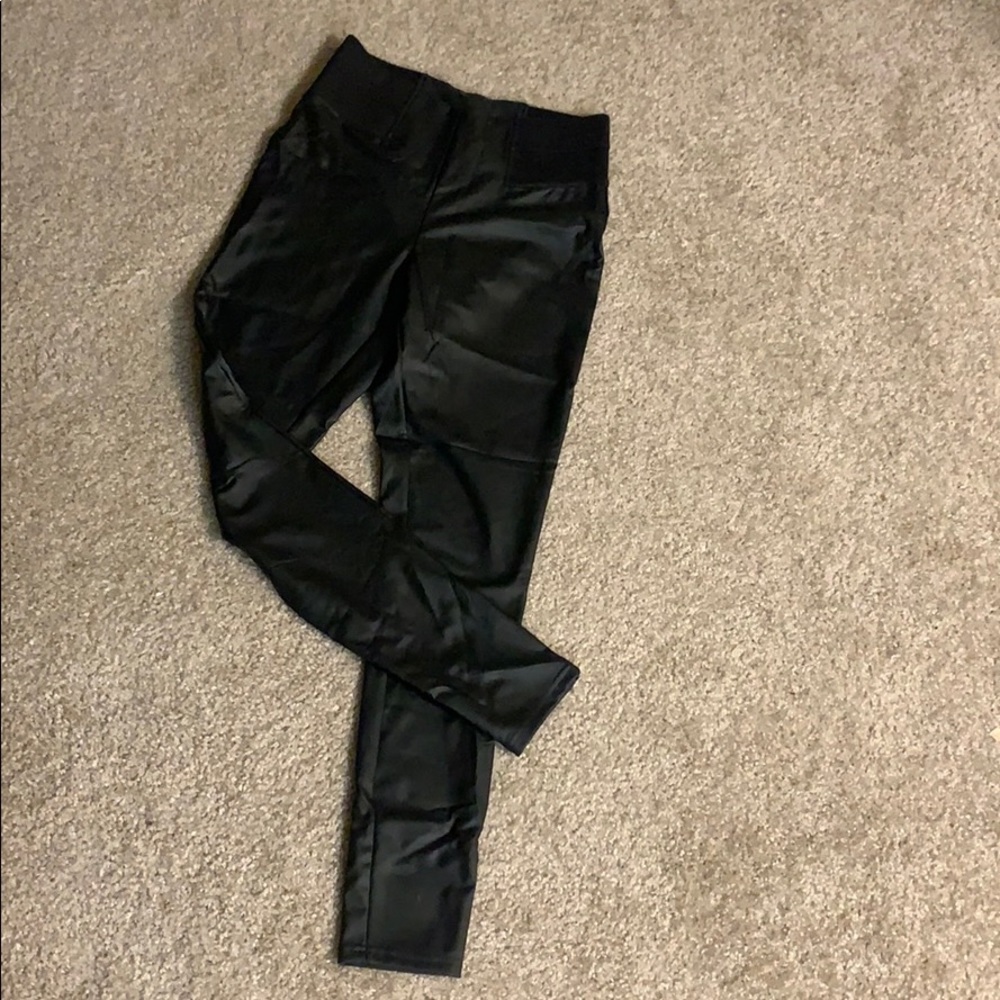 SALE! NWOT Simply Vera High-Rise Faux Leather S